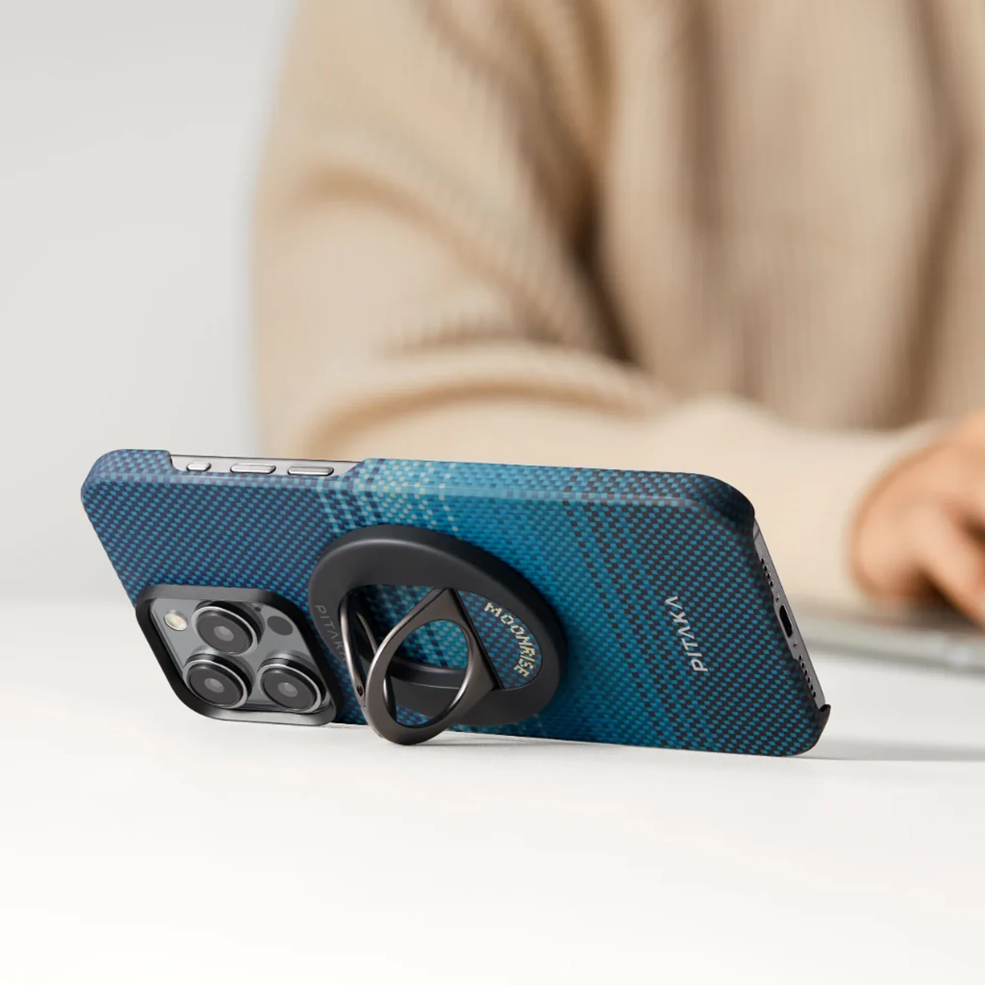 Pitaka MagEZ Grip 3 magnetic iPhone holder - Image 26