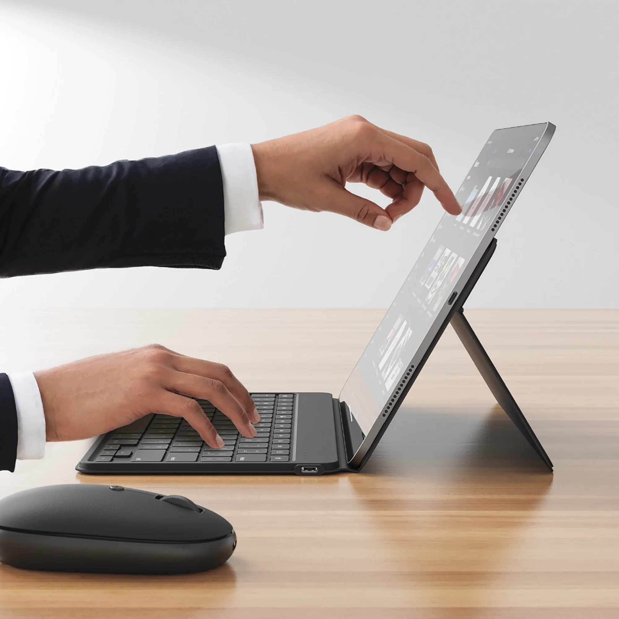 Satechi OntheGo wireless keyboard with stand - Image 5