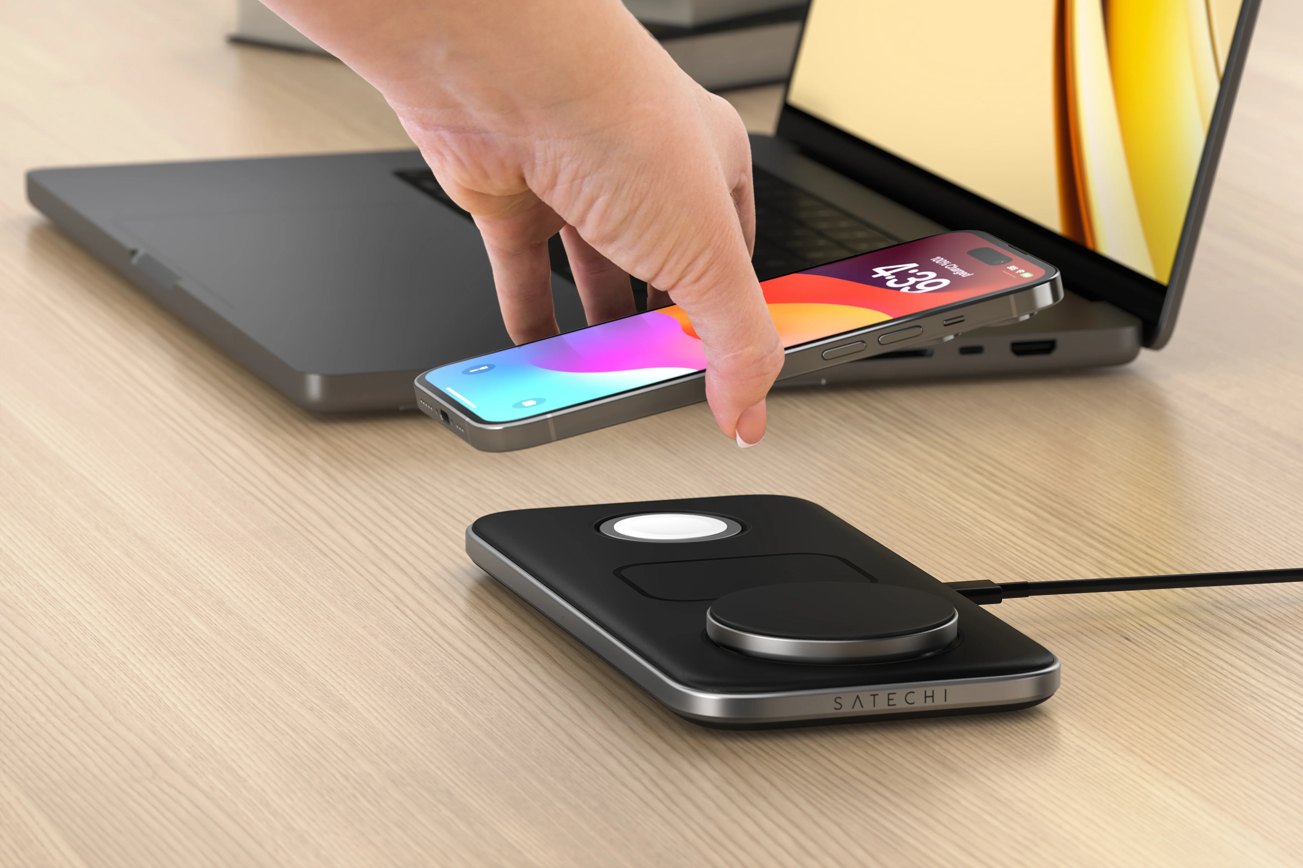 Satechi Qi2 Trio wireless charging pad - Image 8