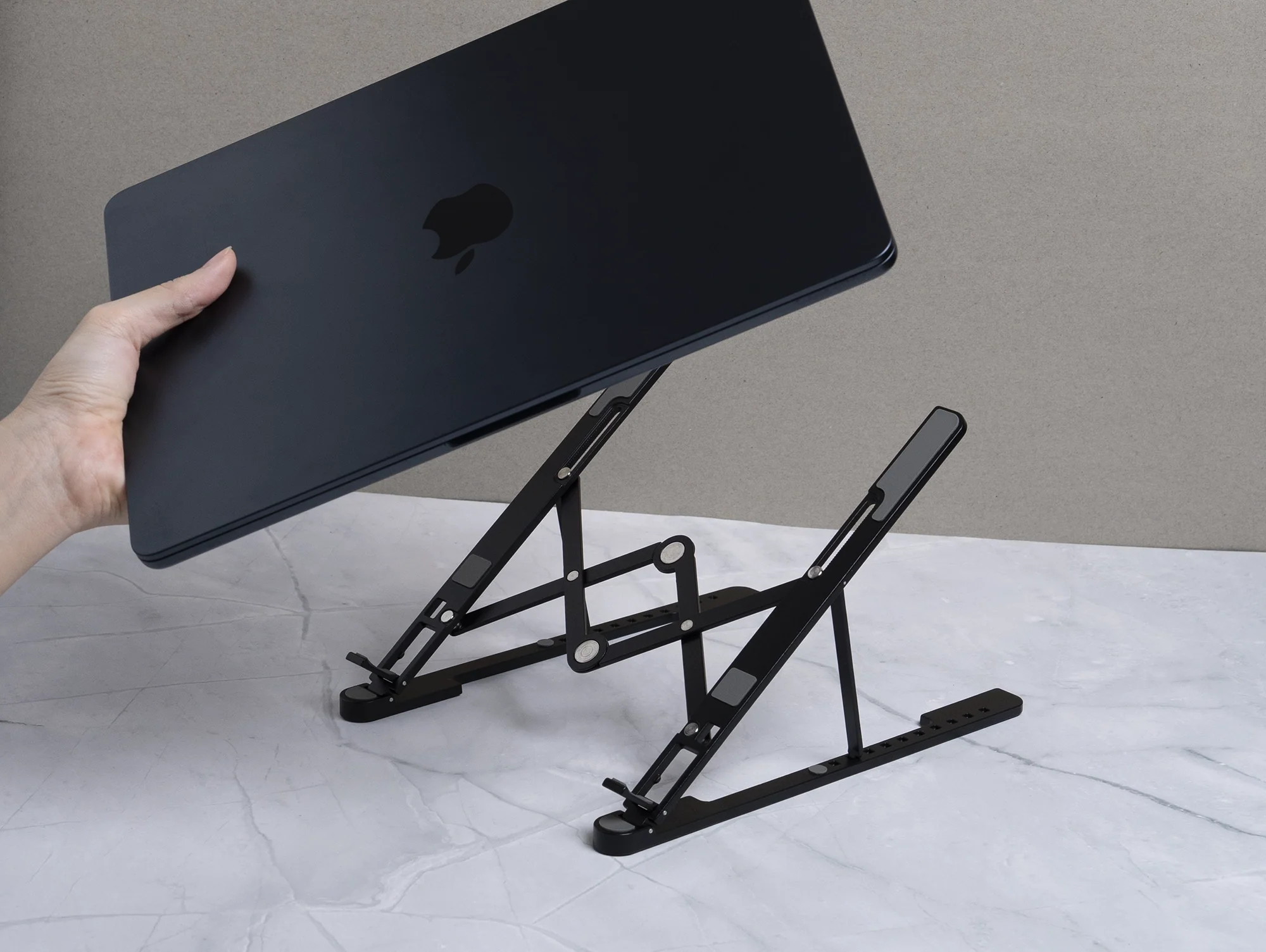 Scapade Airstand Pro foldable MacBook stand - Image 10