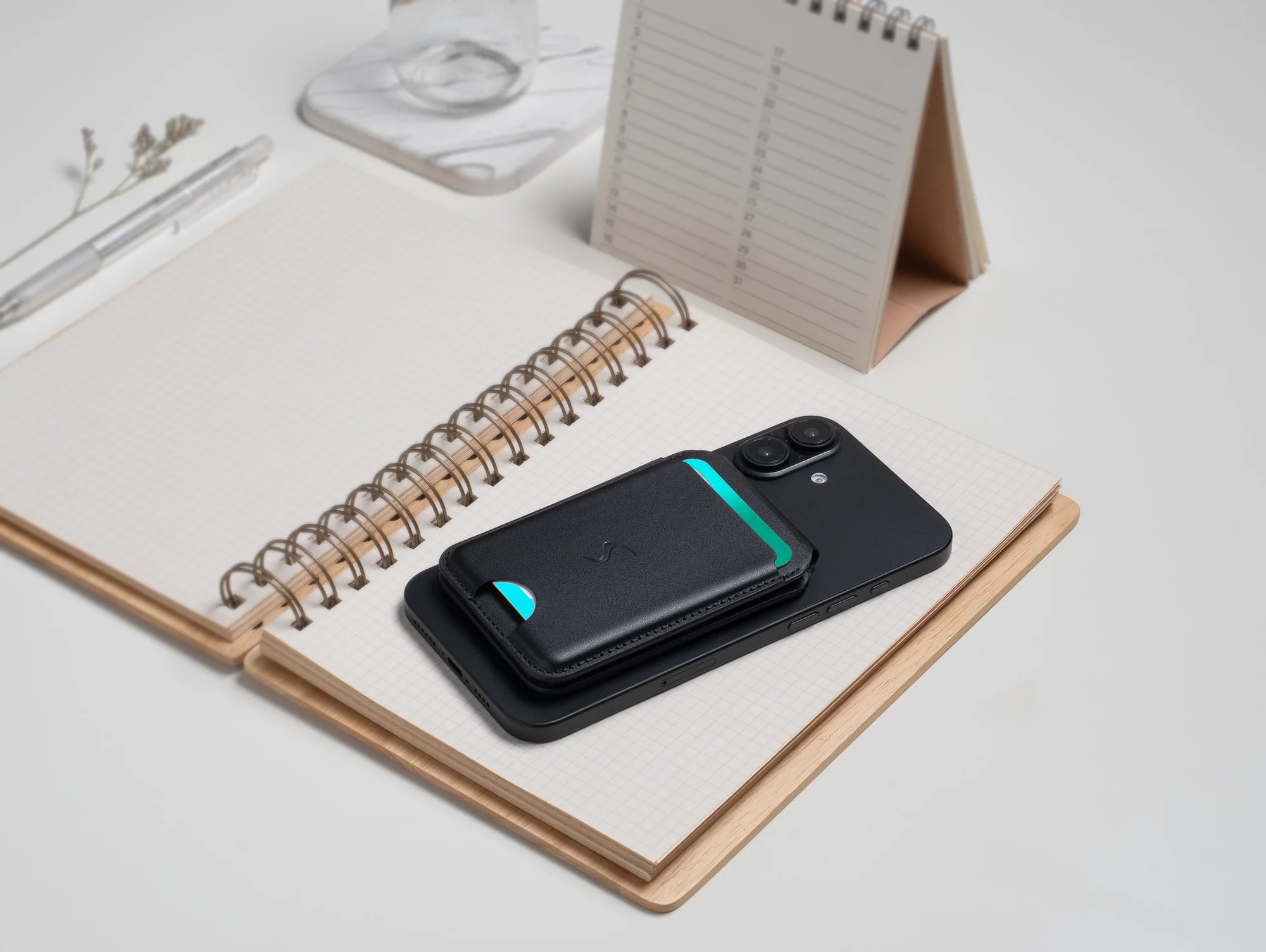 Scapade MagCard magnetic card holder with Find My - Image 9